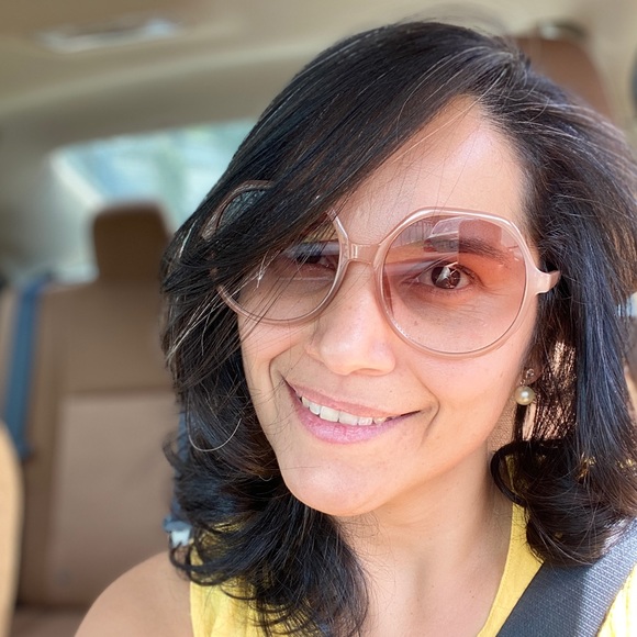 Meet your Posher, Fernanda - Picture 1 of 1